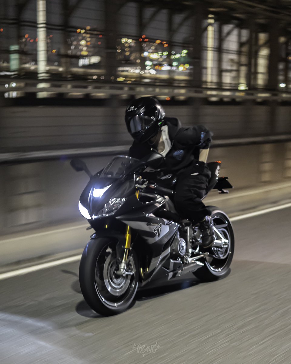 _ryow4's tweet photo. 年取ったので👵🏻

名前: りょ
年齢: 23
車種: daytona765 moto2 limited edition
身長: 167
住み: ﾄｷｮ
好き: 🏍❄️
一言:バイク乗りみんな友達だと思ってます🫂
人のバイク大切にできる人が好きです

#バイク乗りとして軽く自己紹介 #バイク乗りと繋がりたい #daytona765 #バイク女子と繋がりたい https://t.co/FAj4StNBBX