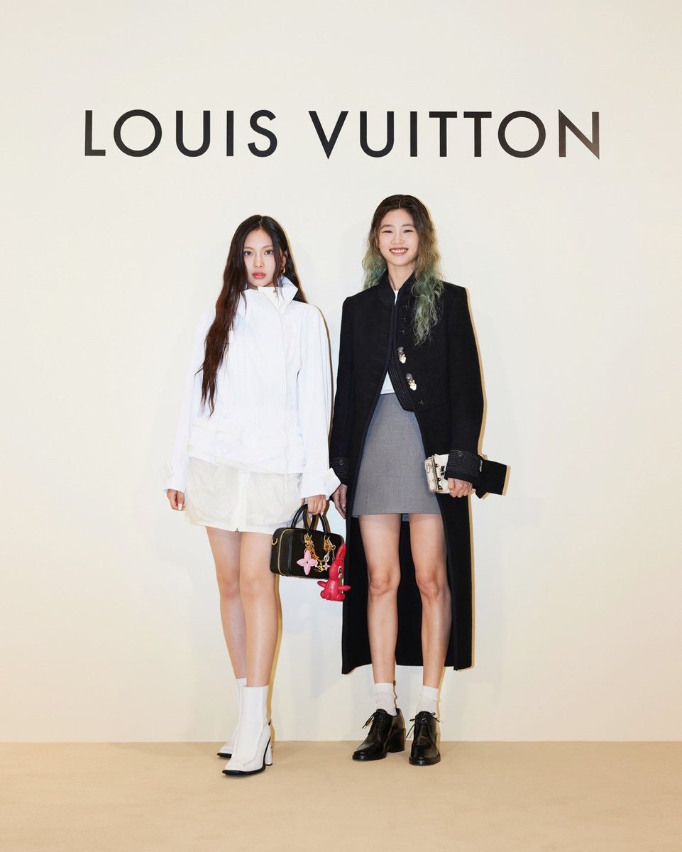 Attending important events becomes an experience of unparalleled elegance and sophistication when adorned in fashion from the Louis Vuitton brand, where every meticulously crafted piece, from the iconic monogrammed accessories to the exquisitely tailored gramets. 𓍢ִ໋🌷͙֒