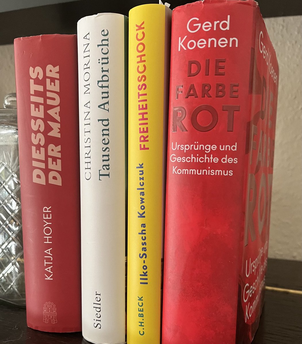 Tim Hofmann (@heartimpaler) on Twitter photo Lese grad den neuen <a href="/IlkoKowalczuk/">Ilko-Sascha Kowalczuk</a> und finde zwischen der Wut viele interessante Perspektiven. Klar, Oschmann ist ihm nicht gewachsen. Dass er Hoyer und Morina stumpf attackiert, weiß man man. Warum er aber Koenen immer wieder auszublenden scheint, verstehe ich nicht. Lese grad den neuen <a href="/IlkoKowalczuk/">Ilko-Sascha Kowalczuk</a> und finde zwischen der Wut viele interessante Perspektiven. Klar, Oschmann ist ihm nicht gewachsen. Dass er Hoyer und Morina stumpf attackiert, weiß man man. Warum er aber Koenen immer wieder auszublenden scheint, verstehe ich nicht.