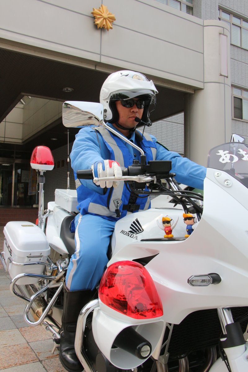 サングラス着用】 白バイ隊員もパトカーを運転・同乗するときも紫外線