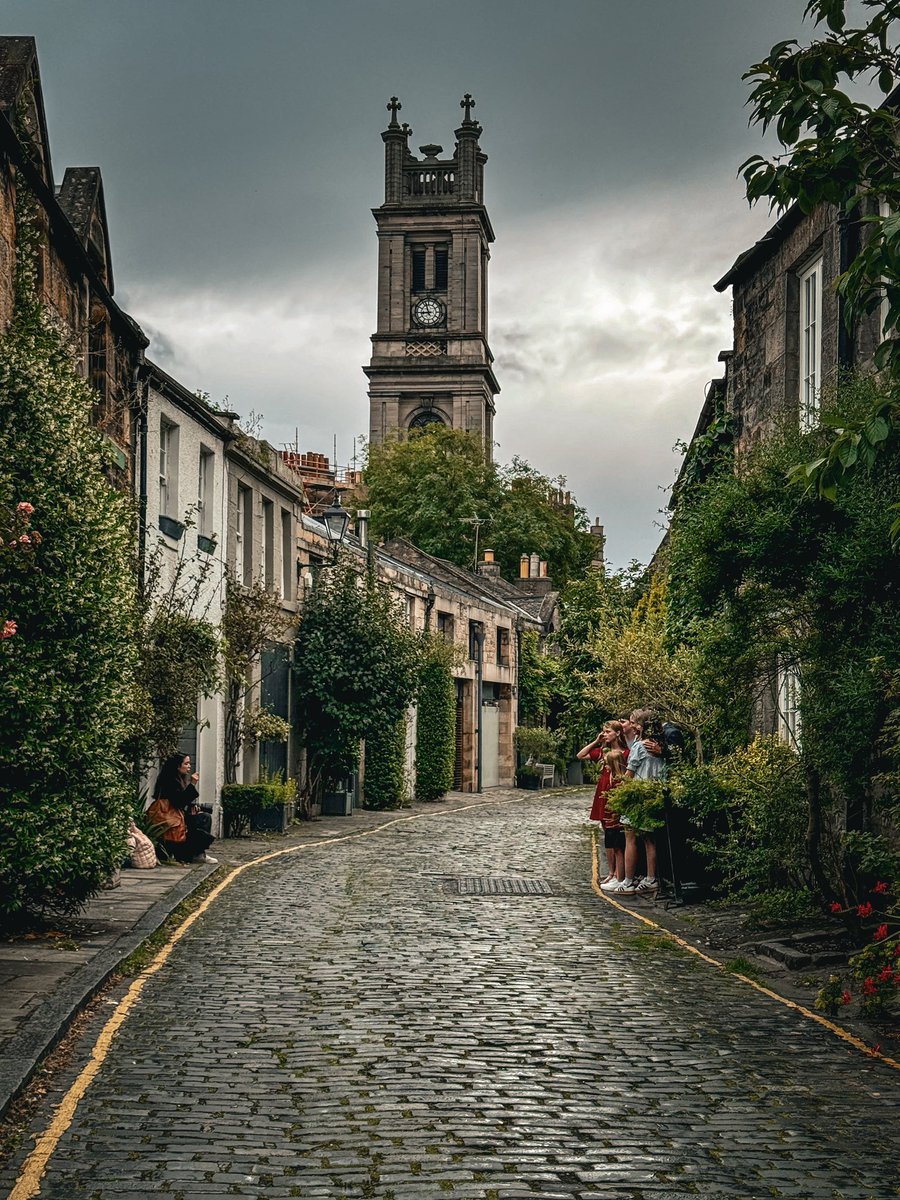 theoldbuilding's tweet photo. Circus Lane, Edinburgh https://t.co/JFmsLAY5Tt