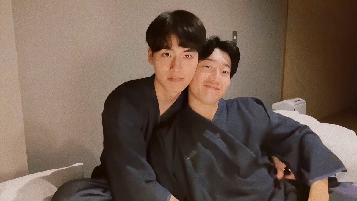 Petchpigz's tweet photo. คลิปนี้หวานมาก สายตาของทั้งคู่ที่มองกันคือ พวกเขาโคตรรักกันเลย #DaiShun https://t.co/tOil3XQUFv