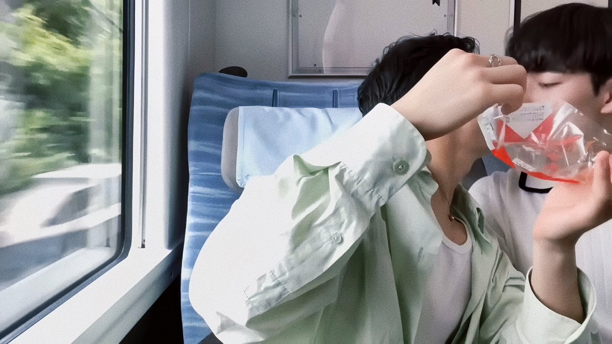 Petchpigz's tweet photo. คลิปนี้หวานมาก สายตาของทั้งคู่ที่มองกันคือ พวกเขาโคตรรักกันเลย #DaiShun https://t.co/tOil3XQUFv