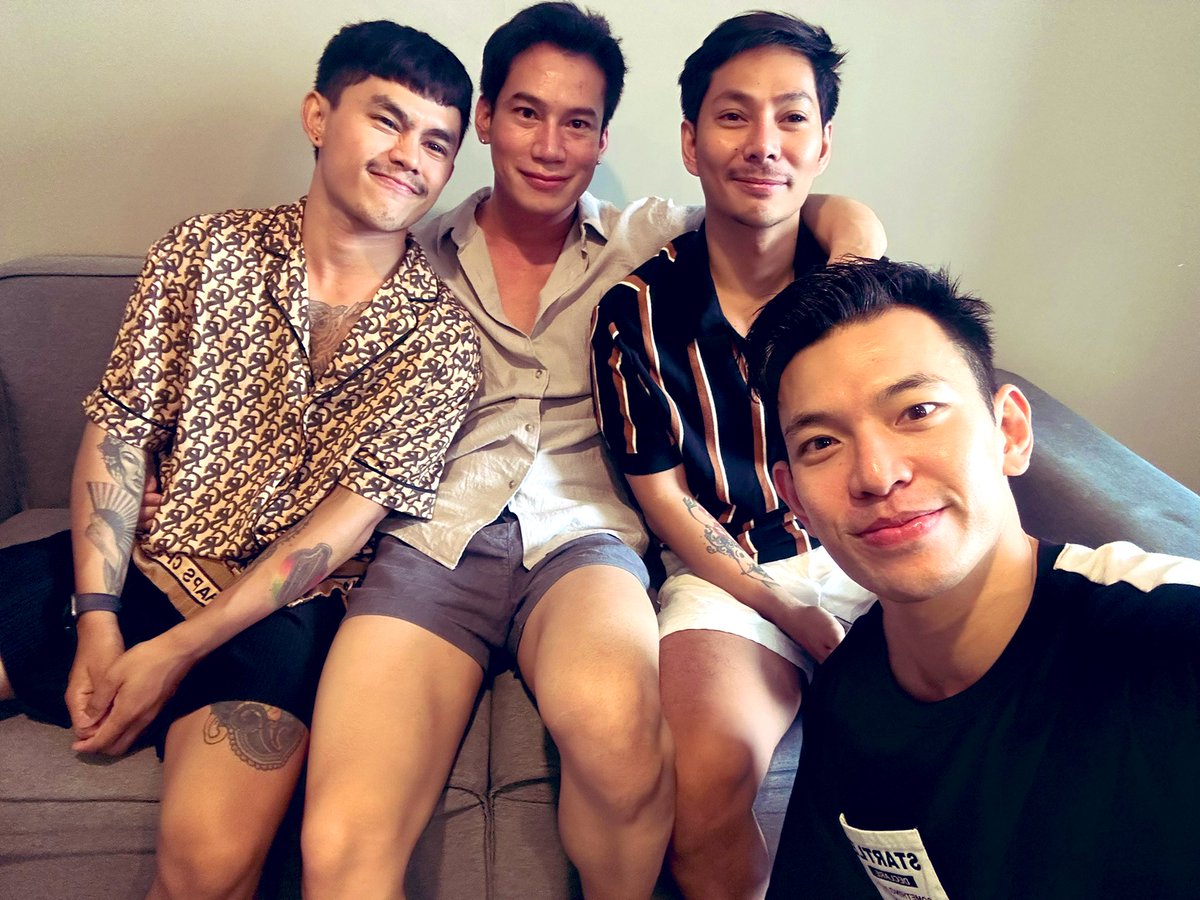 yimkeng8's tweet photo. 4 ประสาน อีกแล้ว  คู่แฟน  เหงา เลยทักหาผมมา อยากถ่ายงานด้วย  ผมก็เลยชวนพี่ไวน์ ไปอีกคน  บันเทิงเลยทีเดียว  💦💋☺️  ฝากติดตามทางโอลี่แฟน ด้วยนะครับ  🙇🏻‍♂️
@whitewolfbkk 
@Life23647Life 
@Cat0Little https://t.co/QhAuL7CpnS