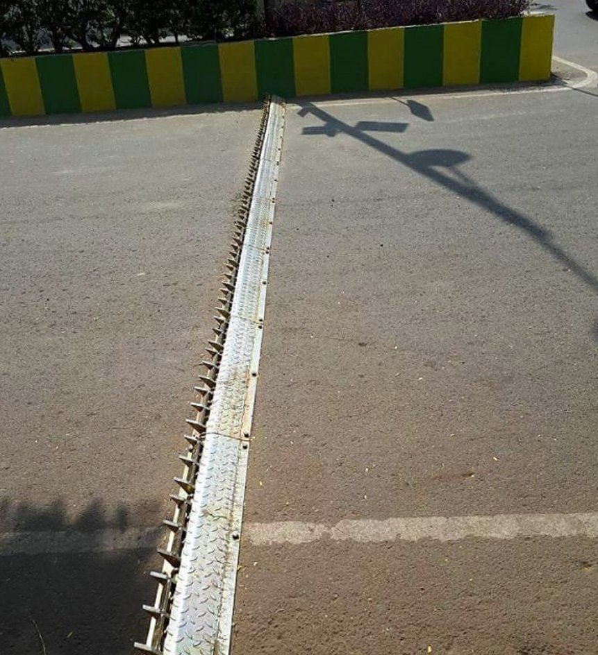 Atanu1968's tweet photo. Urgent! One-way spikes needed at 10th Ave &amp; Gaur City 2 junction. Constant wrong-side driving causing severe traffic jams. Please help! @OfficialGNIDA @dmgbnagar @noidatraffic @DCPGreaterNoida @dr_maheshsharma @dcptrafficnoida @myogiadityanath #traffic #noida #help https://t.co/r3SffgZsLi
