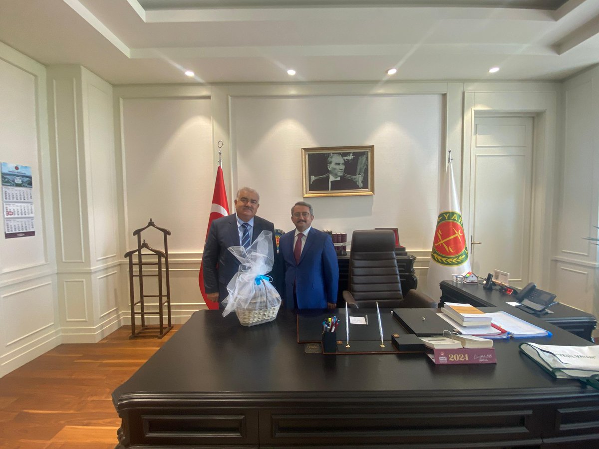 Yargıtay Üçüncü Ceza Dairesi Üyesi iken Yargıtay Birinci Başkan Vekilliğine seçilen sayın Ahmet ÖMEROĞLU’na hayırlı olsun ziyaretinde bulunduk. Yeni görevinin Devletimize ve hukuk camiasını hayırlı olmasını diler görevinde başarılar dilerim.
<a href="/tarimormanpgm/">Personel Genel Müdürlüğü</a>