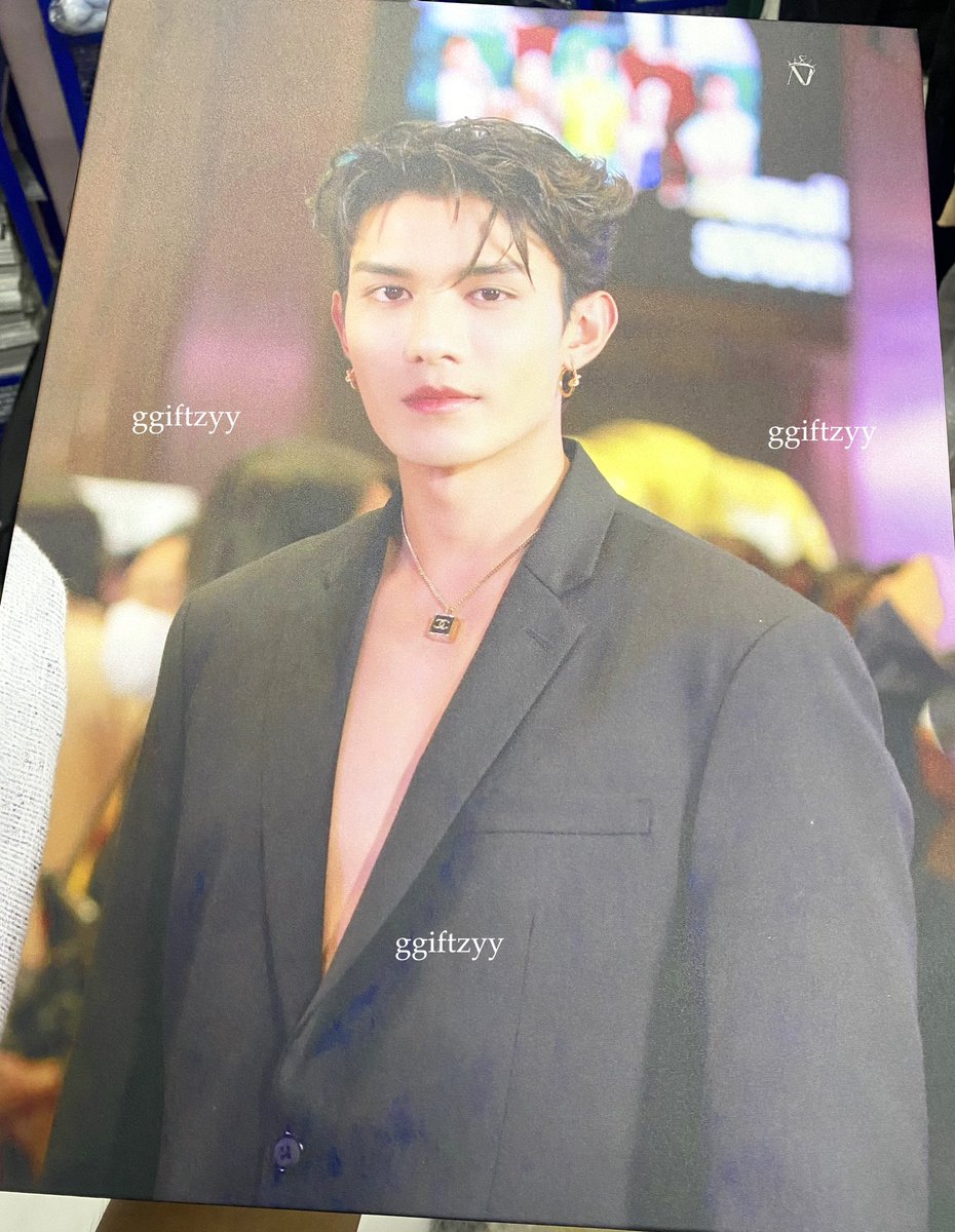 ggiftzyy99's tweet photo. cf เฟรมสุดหล่อจากบ้านแกลมาตอนงานวันเกิดพี่เน็ต เฟรมมาถึงแล้ววว หล่อมากก เฟรมใหญ่สะใจเลอออ🖤🫶🏻

ขอบคุณรูปสวยๆจากบ้านแกลค่ะ @NJ_crown 
☆•·. @netsiraphop #netsiraphop •ᴥ•∞ https://t.co/i7VaZrrbXT