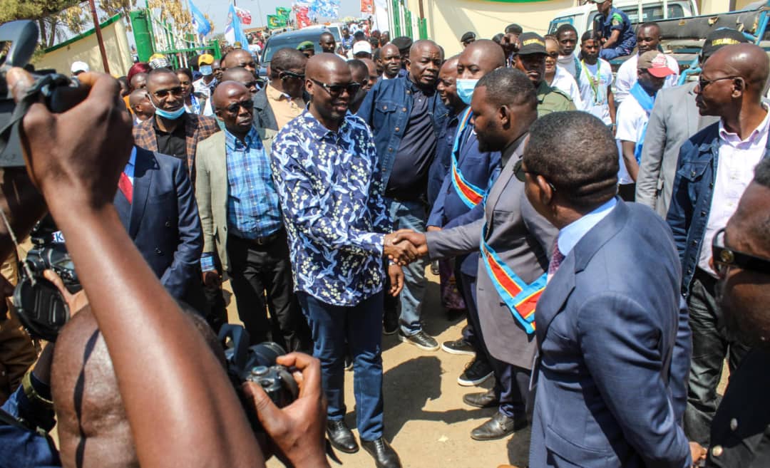 ModesteFils's tweet photo. KIPUSHI 19-08-2024: Le Parlement des Jeunes a accueilli le Gouverneur JACQUES KYABULA lors de l'inauguration du Marché et morgue modernes, bravo Excellence. La jeunesse  veut aussi jouer son rôle et prendre sa place dans la gestion de la chose publique.  La part de la jeunesse https://t.co/TSOSVanVXM
