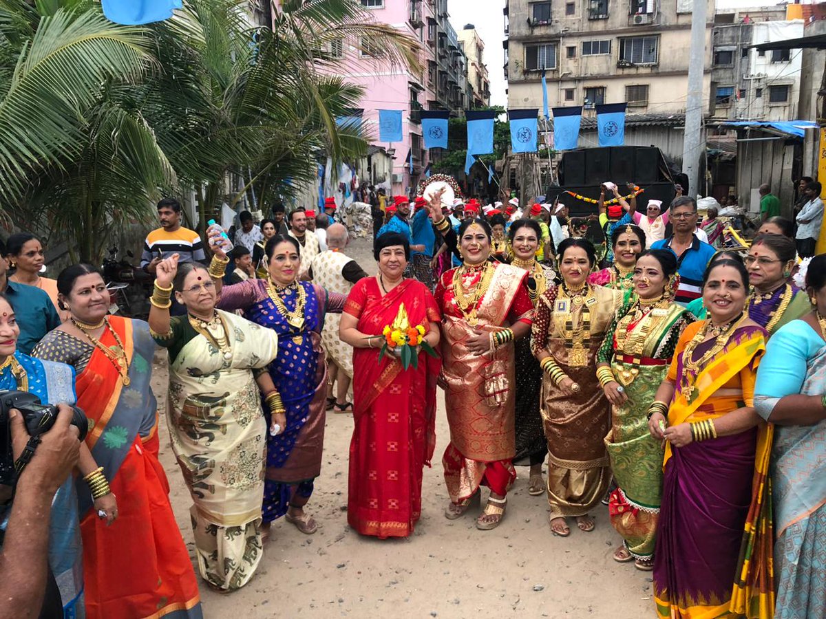 SanketShin75448's tweet image. The golden coconut, a symbol of prosperity and purity, was offered to the sea by Dr Bharati Tai Lavekar and the Koli community It is a beautiful ritual connecting us to our maritime heritage.

#DrBharatiTaiLavekar #KoliCommunity #Versova #tradition #versovaconstituency