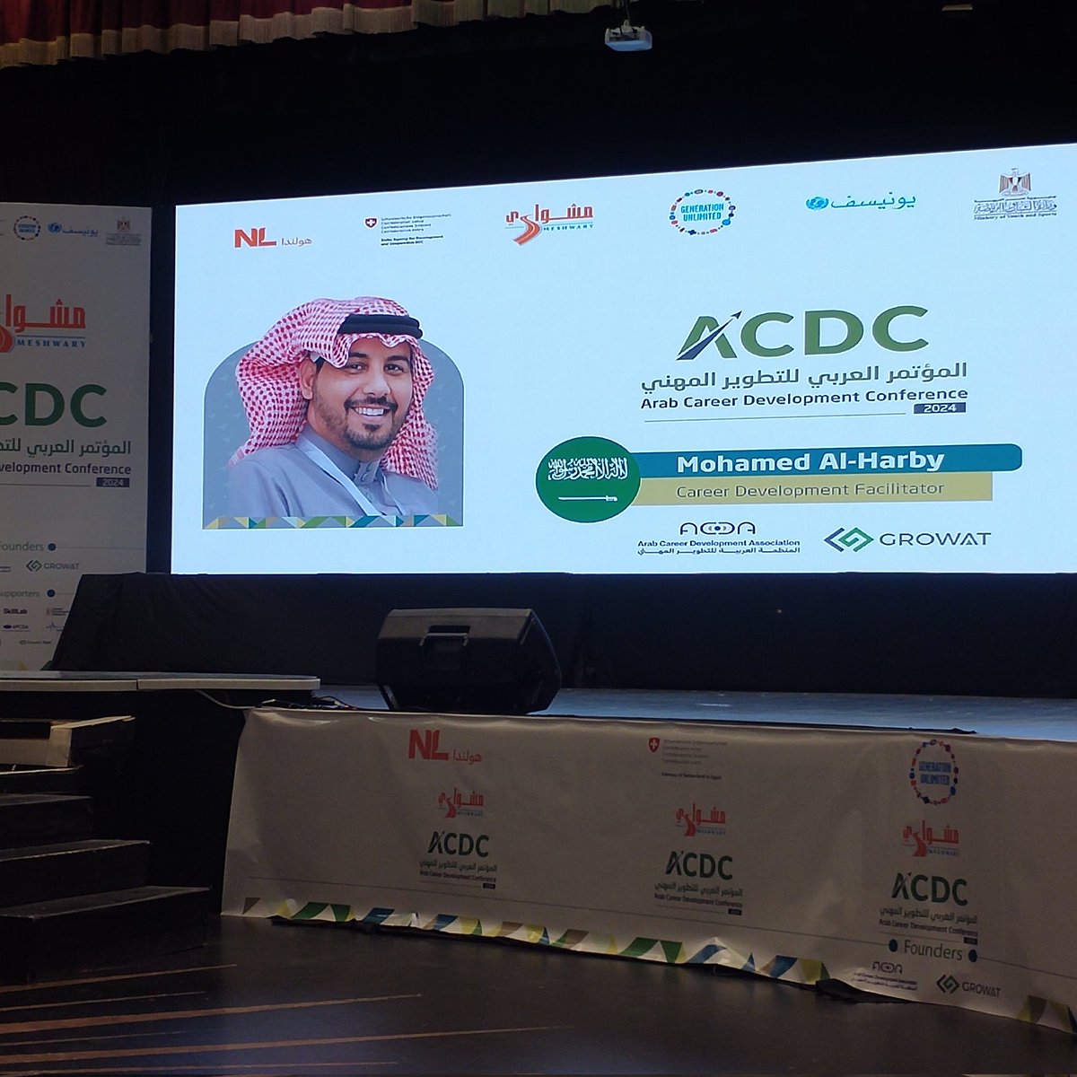بدأ #الموتمر_العربي_للتطوير_المهني

سعيد بمشاركتي للمره الثانيه.. وسأقدم ورشة بعنوان :

         "صناعة الفرصة المهنية"

 مع الفرص نحن بين ثلاثة أنماط :

١.غير منتبه للفرص.

٢. منتبه للفرص ويراها ولكن لا يتحرك لاقتناصها.

٣.قناص الفرص.

شاركني أي نمط أنت