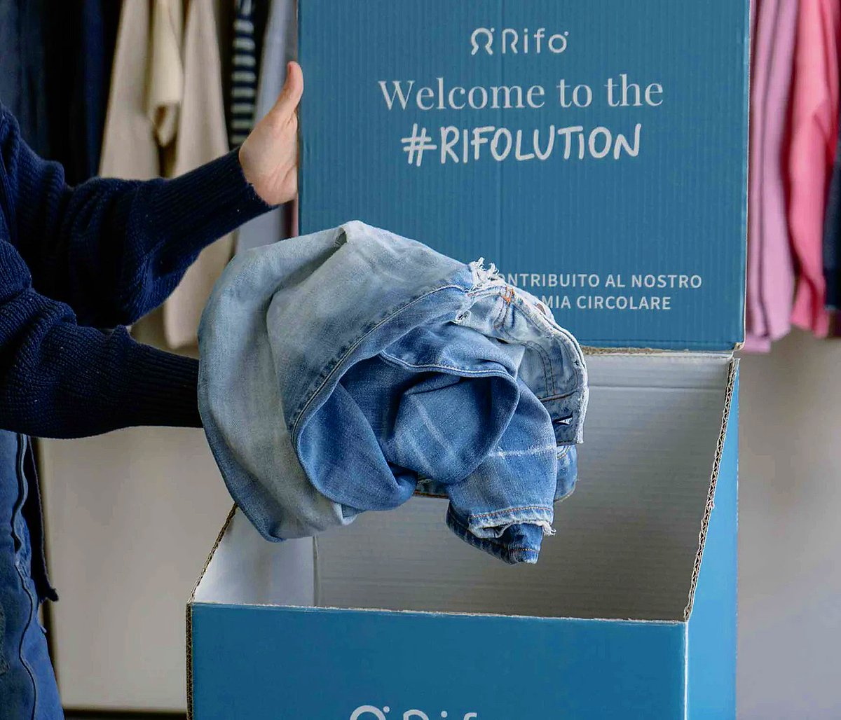 🌎💛Ancora per qualche giorno, nel nostro #ecomercato di #Rispescia avrete la possibilità di partecipare alla #rivoluzione di #Rifò 😍 Trasformare i #jeans usati in un nuovo filato 👖
Portate uno o più #jeans che non indossate più
Cosa aspettate⁉️ Ci vediamo a #Rispescia💛