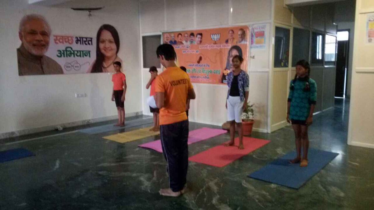 UHF Camp

Anand vihar JJ camp kids had practiced &amp; prepared to participate in 33rd Delhi Yoga championship.
uhfworld.net/project/uhf-ca…

#yoga #meditation #yogapractice #yogainspiration  #fitnessmotivation #yogapose #healing #fit #peace #Uhf