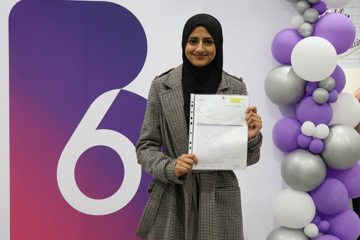 thesixthformB6's tweet photo. 🎉HUGE CONGRATS🎉 to former @LadybridgeHigh student, Eman Fathima, who achieved a fab D*, D*, D* in Triple Vocational Applied Science and A* in her L3 Extended Project Qualification.
Eman's delighted to have secured her place at @UCLan to study Physiotherapy #B6Success https://t.co/caLO3gKzDP