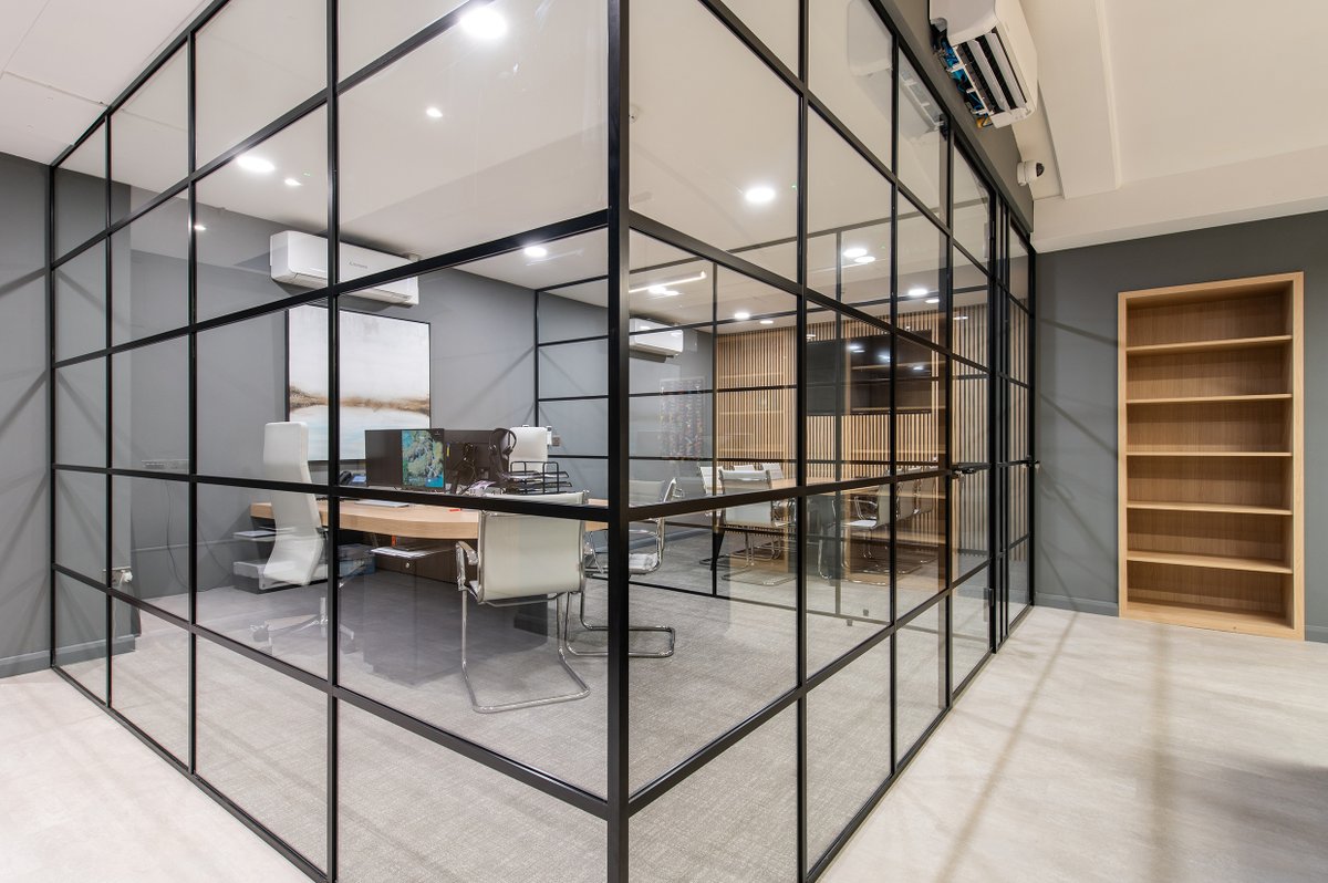 MPLInteriors's tweet photo. We’ve just had the finished project photos in for a very unusual office refurbishment in London’s Cannon Street. It’s strictly under wraps but we couldn’t resist sharing this sneaky peek with you.
Details to follow soon…
#workspacegoals #workspace #cooloffice #officeproperty https://t.co/P2iY6Sja9P