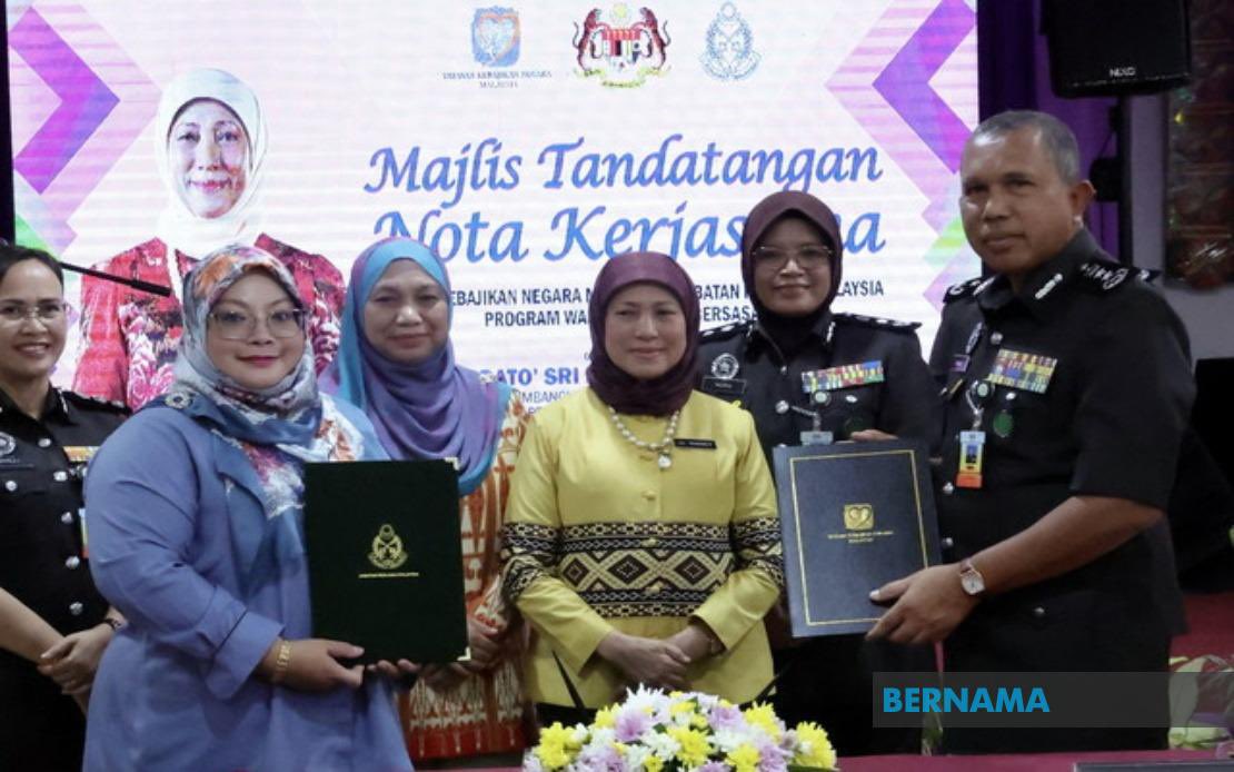 bernamadotcom's tweet photo. Penjara Wanita Sabah perintis program WBB bantu banduan - Nancy 

https://t.co/Zv78Au8aPh

#BernamaNews @NancyShukri @KPWKM https://t.co/Hp80JZQFzE