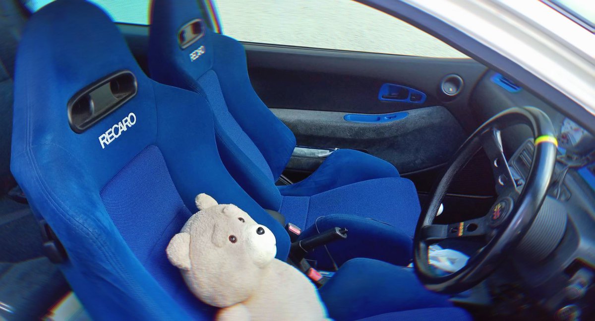 yu_momohashi's tweet photo. EJ1シビッククーペ

シートは、インテグラタイプR（DC5）のブルーメタリックのやつを付けてあるよ

ステアリングは桃橋だから(?)MOMOの🍑
前はSPARCOだった

需要があるか分からないけど
走り屋のみんなが見てくれるかな？？
#うちのももゆう https://t.co/Hduihi081A