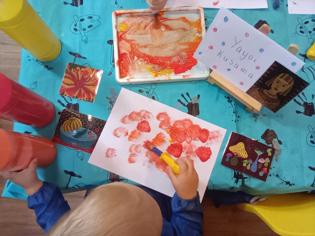 DaisyNursery's tweet image. Butter: Toddlers have been exploring the work of artist Yayoi Kusama who creates art with polka dots! #expressiveartsanddesign