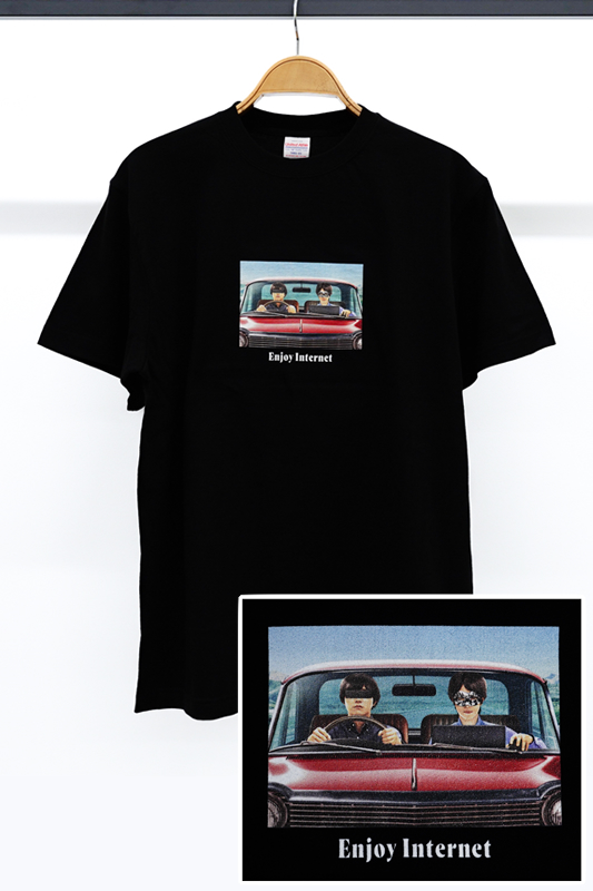 tokumei_radio's tweet photo. 『匿名ラジオ』の新グッズが8/27（火）19時よりオモコロストアにて発売されます！！！

・匿名ラジオCD vol.04 〜スリムもぐらの章〜
・匿名ラジオ謎解きゲーム
・匿名ラジオTシャツ
・匿名ラジオ SUPERステッカー
他にもたくさん出ます！！やばい！！

詳しくはこちらから！
https://t.co/u2Ja5Vq3Oo https://t.co/OcJ5kWCXhy