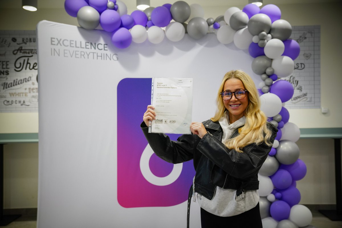 thesixthformB6's tweet photo. 🎉MASSIVE CONGRATS🎉 to former @FredLongworth student, Emily Haley. Emily achieved an excellent D, D, D in Triple Vocational Level 3 Sport Science and is looking forward to studying Sports Rehabilitation at @SalfordUni.
#B6Success #ResultsDay2024 https://t.co/hsBv6L7s4N