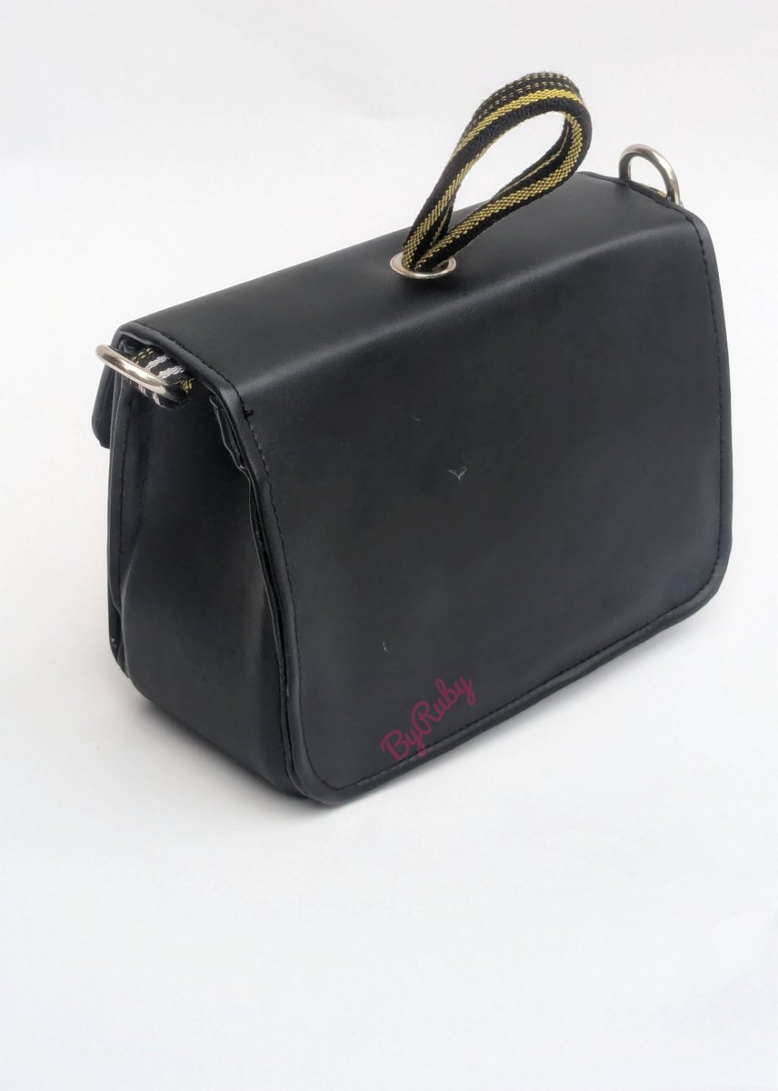 By__Ruby's tweet photo. Handmade with love, with you just in mind. 

Leather + aso-oke infusion

Perfect for a ladies day hangout, 
A date or a casual gathering

Comes with a longer strap in aso-oke 
N9000
Lagos https://t.co/4j7lHDiOGH