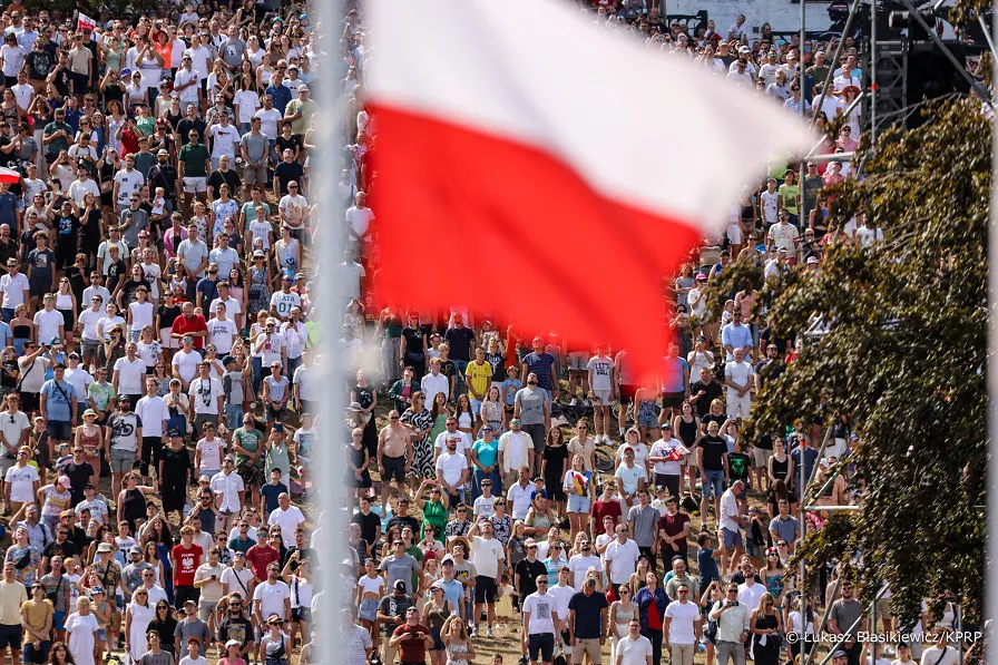 Hanwha_UK's tweet photo. 🫡 Poland celebrated its Armed Forces Day. 

104 years ago, Polish soldiers defended their nation’s capital. 

Today, they play a crucial role in securing #NATO’s Eastern Flank and #Hanwha is immensely proud to support their mission with #K9Thunder, #Chunmoo, and #Krab SPH. https://t.co/GLLeTW92Pp