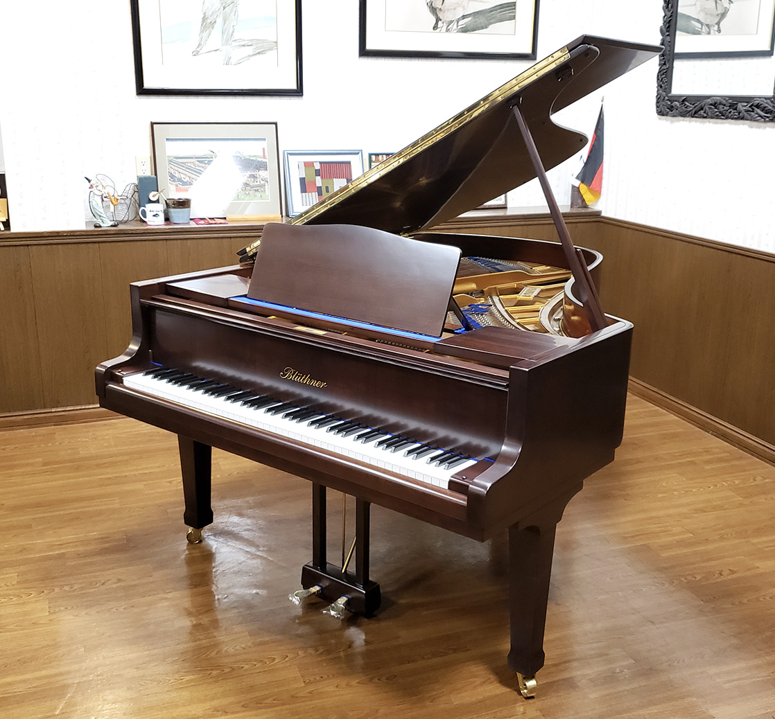 importedpiano's tweet image. 今日のピックアップピアノは、 

燻し銀”に例えられる、 
コクのある芳醇な音色を持つ中音部から低音部と、
透明感のある高音部が特徴のピアノ。

「ブリュートナー No.6」です。

詳しくは
imported-piano.jp/bluthner/bluth…

#ブリュートナー #bluthner #輸入ピアノ