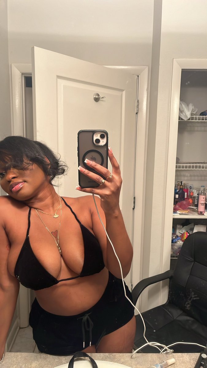 ᴘʜᴀᴛ 𝒢𝒾𝓇𝓁 🇭🇹 tweet media