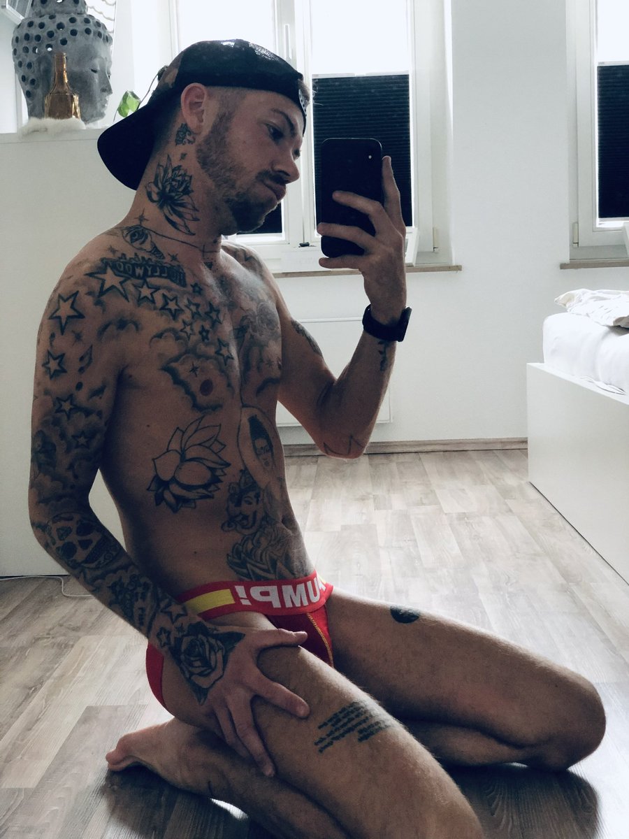 tribut1989's tweet photo. #gay #jock https://t.co/p0jazBzanp