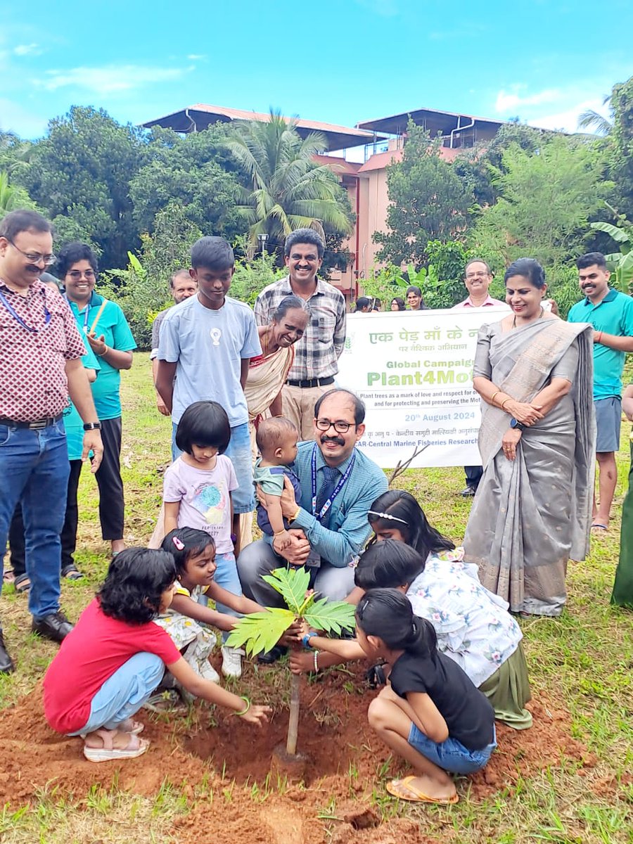 ICAR_CMFRI's tweet photo. @ICAR_CMFRI's #Plant4Mother campaign is spreading roots! The Institute organized a #TreePlanting drive at its Headquarter premises, Residential Quarters and KVK Njarakkal on 20th August 2024. Dr Grinson George, Director, @ICAR_CMFRI inaugurated the campaign. https://t.co/jz3vG21wRC