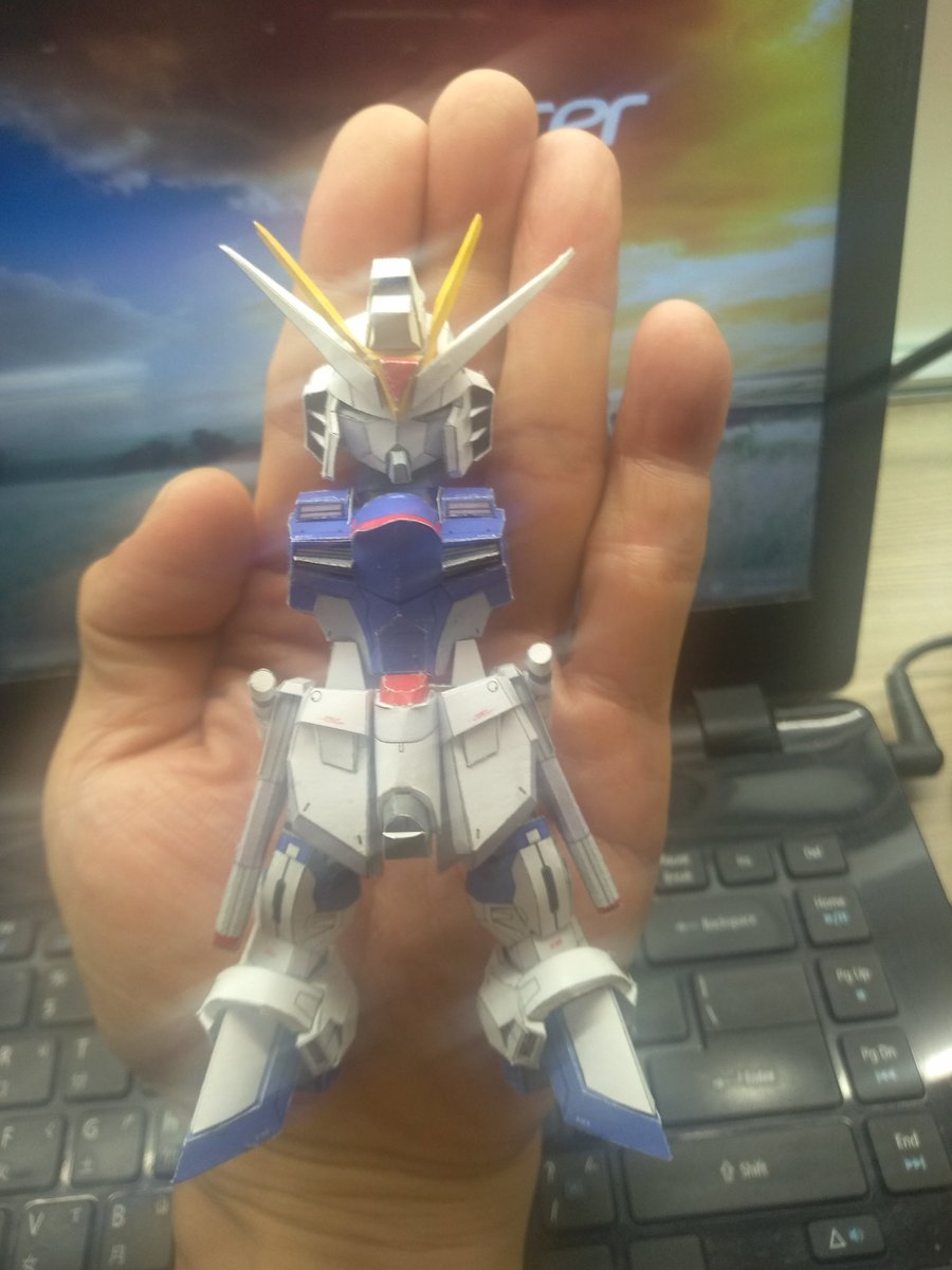 june(<a href="/j_cube4906/">june</a>)さんのライジングフリーダムガンダムをA5にして作りました。やはり手のひらサイズが好き。