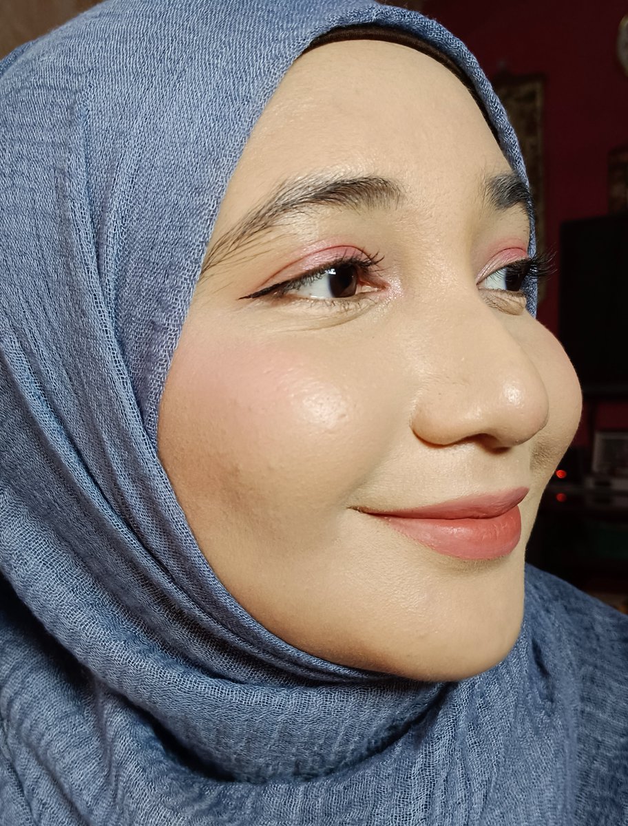 mtunkrm's tweet photo. Dah kena siram air pun makeup still slayyy!! Shine-free and yang penting tak nampak berlemoihh🤧

#mattesettingspray #skintificsettingspray #lockthelookspray #antiberkilat #zeroshine 

🔗 https://t.co/q8VFIwHSDa https://t.co/8cfrCCDuNe