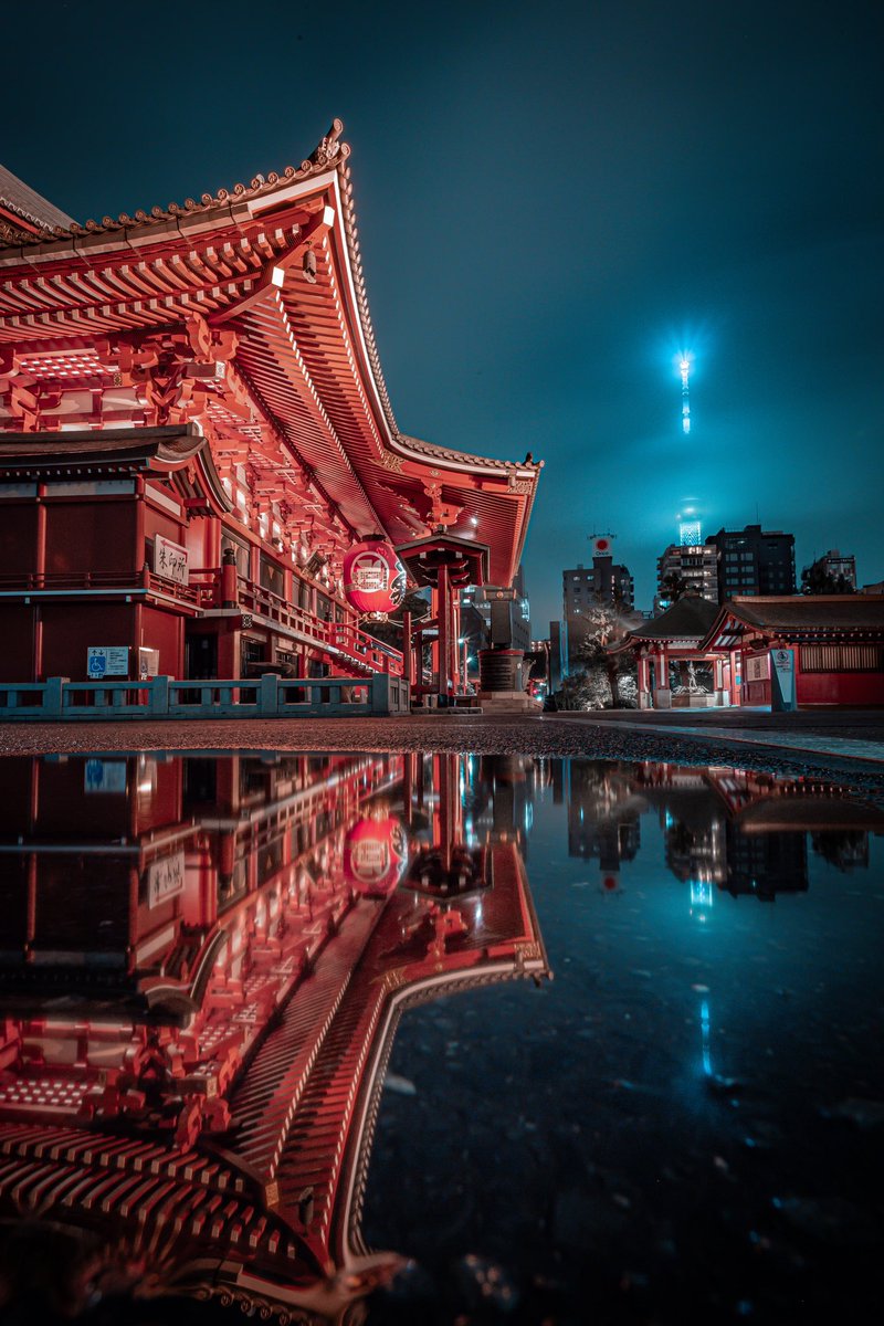 pictsuu's tweet photo. 最近雨が多いなあてことで、自分が選ぶリフレクション4選🌃

ただの水たまりも視点を変えれば芸術になる☔️ https://t.co/RKjlXt9Pew