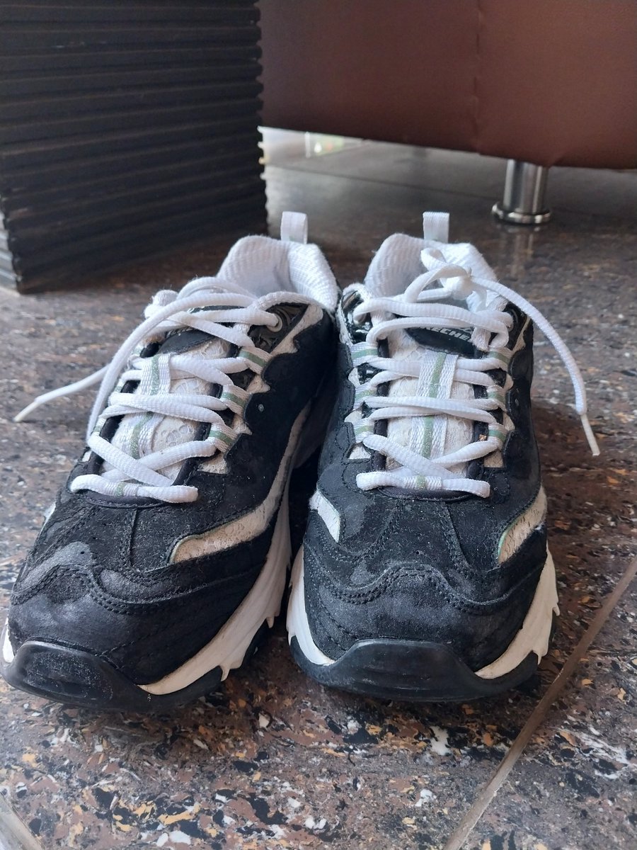 cutekaiso_'s tweet photo. Skechers d'lite  hitam

Size 37 (23 cm)

150k (negotiable)
✅️ Foam sole nya masih nyaman bgt
✅️ Pemakaian pribadi 
✅️ sudah di laundry 
✅️ 100% ori karena beli di offline store

#wts #zonauang #zonajajan #skechers #wtb https://t.co/6dQja1pMeq