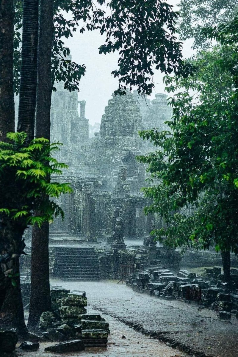 CngNguyn129276's tweet photo. The temple complex at Angkor, Siem Reap, Cambodia is the largest religious monument in the world, considered the pinnacle of Khmer architectural style. 🌿🌿🌿
#Cambodia #Treval #Around https://t.co/LoCdQZjpCu