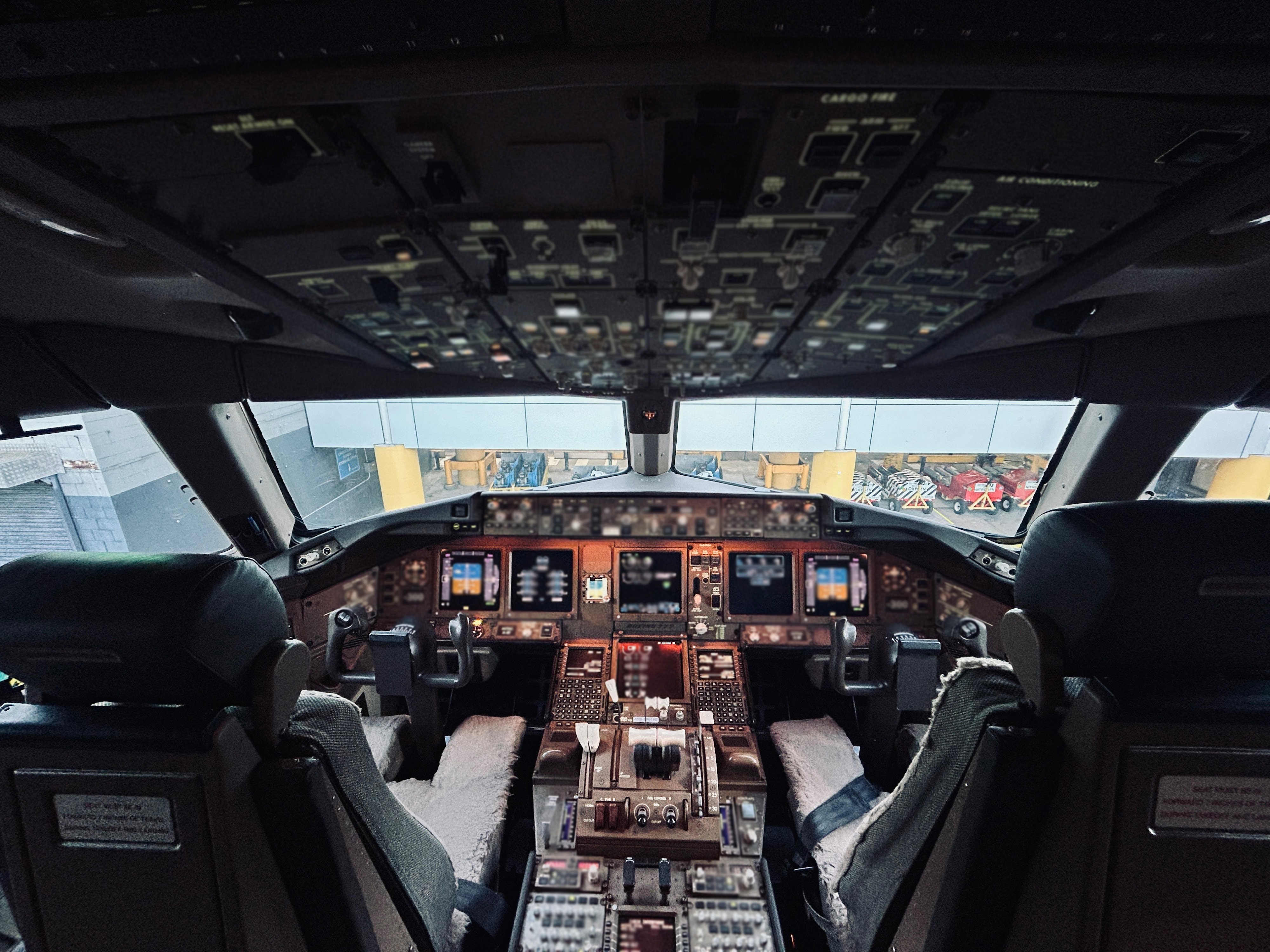 新品未開封JALボーイングBOEING777 1/400 B777-300 JAL サムライブルー 応援ジェット2号機 JA740J
