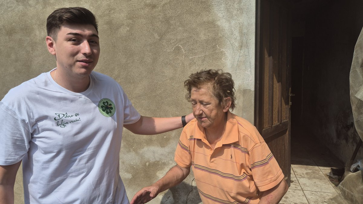 MFSEmmaus's tweet photo. MFS-EMMAUS OBILJEŽIO SVJETSKI DAN HUMANOSTI

34 VOLONTERA SA JAVNE I POLITIČKE SCENE UČESTVOVALO U PODJELI 1.000 OBROKA ŠIROM BOSNE I HERCEGOVINE

#uslužbihumanosti #jedanobrokdnevno #emmausbih #mfsemmaus https://t.co/f9k8jZELYb