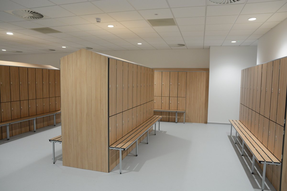 Did you know that we fabricate welled lockers?🤔 Each locker is designed with an integrated cantilever bench running across it, allowing the users to use a full-length locker without reducing the internal size of the compartments. 
specification@helmsman.co.uk
#StorageSolution