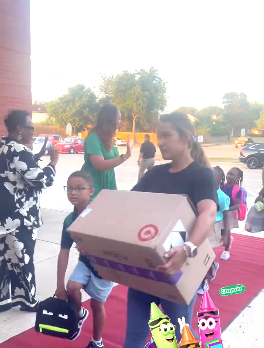 APlusWords's tweet image. It has been an amazing week at @CrowleyISD and I am blessed to work with such excellent scholars and staff! #ProudParkwayPrincipal 💚💜
#Pawsup!