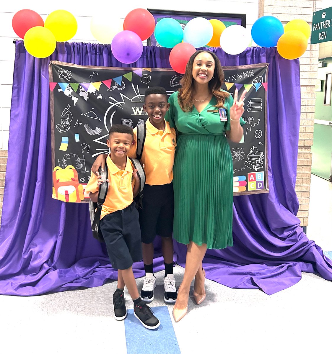 APlusWords's tweet image. It has been an amazing week at @CrowleyISD and I am blessed to work with such excellent scholars and staff! #ProudParkwayPrincipal 💚💜
#Pawsup!