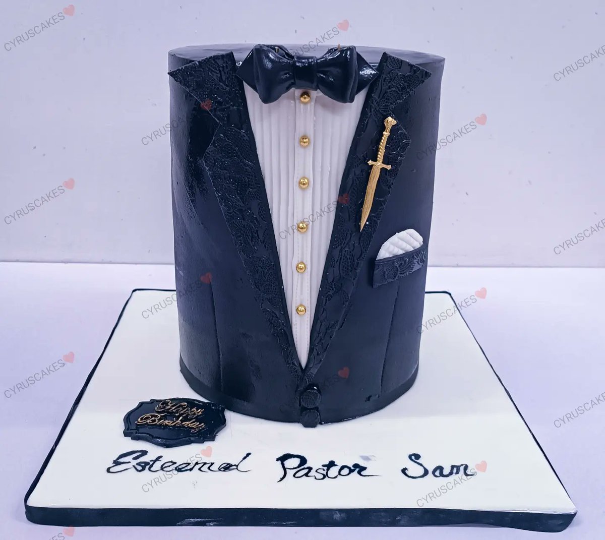 CyrusCakeEmpire's tweet photo. The sword, "rightly dividing the word of truth" 2 Timothy 2:15c
Happy Birthday Pastor Sam
🎉🎁🎂🎉🎉
Celebrate your loved ones with our unique classic cake.
To order DM 08039726516
#kanocakes #caketraininginkano #kanobrides #weddingcakesinkano #kanobaker  #kanobakery  #pastorcake https://t.co/fMxGy9O097