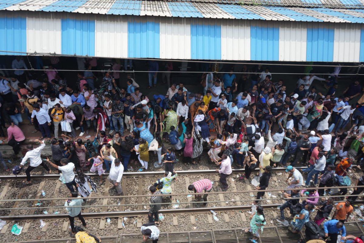 timesofindia's tweet photo. #Maharashtra horror | Massive protest near Mumbai over kids' molestation at Badlapur school

After two nursery students, 4-year-old girls, were sexually abused by the sweeper of a reputed school in #Thane district, the school administration suspended the principal, class teacher, and female attendant, holding them responsible for the incident.

Read here 🔗 https://t.co/pM6JVruiO8