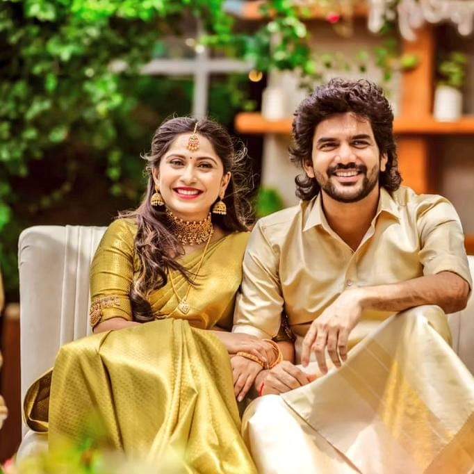 kayaldevaraj's tweet photo. Happy First Wedding Anniversary @Kavin_m_0431
Brother 🤣 

Picture Perfect. Here is a glimpse of some of the magical moments that happened this morning as  #Kavin wed #Monica in a pleasant ceremony that was graced by family and close friends.

#KavinMonicka #KavinMarriage https://t.co/be8UOhqVVw