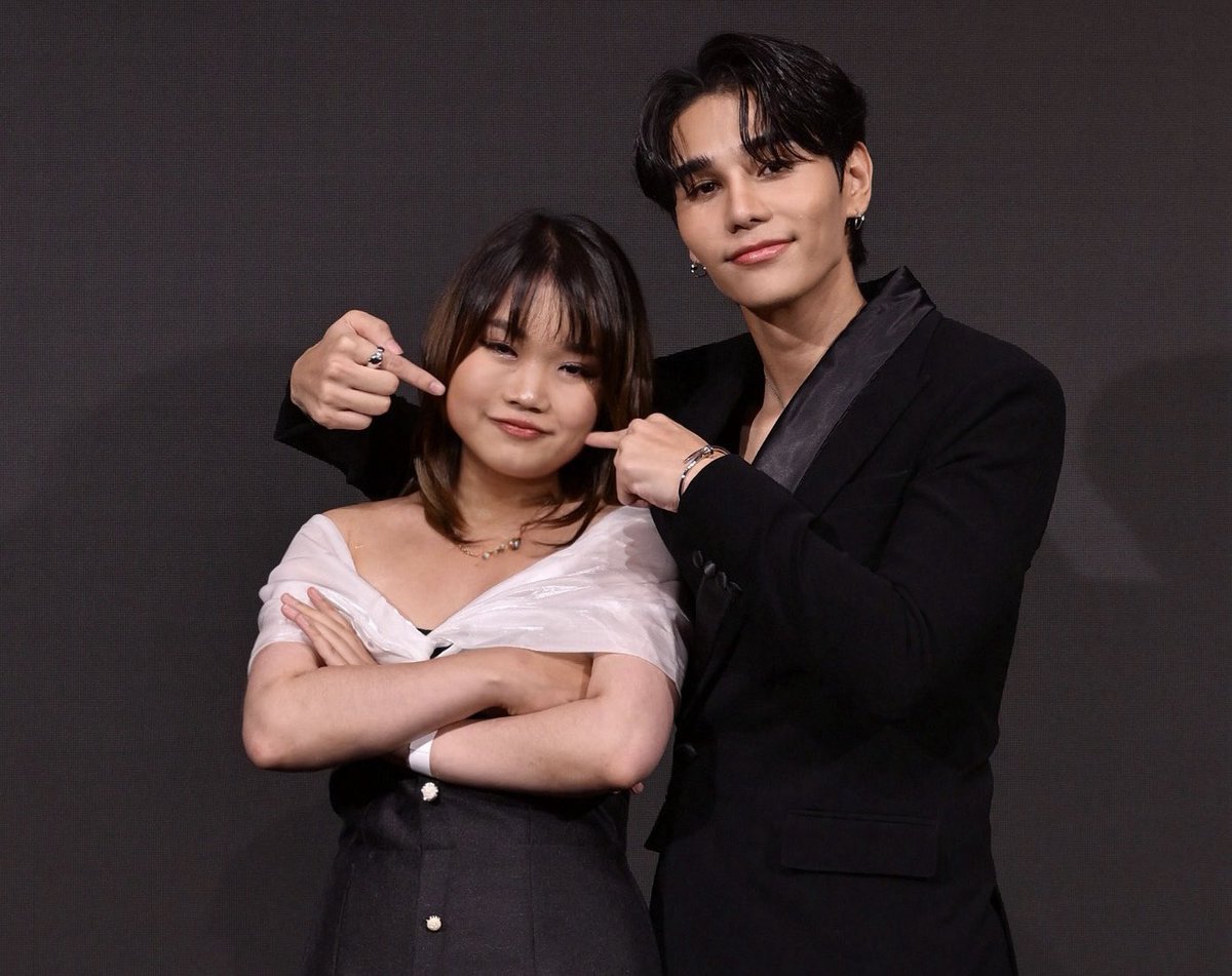 m_thannika's tweet photo. แจ้มโอ้น🧏🏻‍♀️🧏🏻‍♀️ ดีใจที่ได้เจอกันอีกรอบสักทีน้าต้าวพี่เจฟ ขอบคุณที่จำกันได้ขอบคุณที่ทำให้การได้เจอกันมันพิเศษแบบนี้ทเบิปบูวฮับ<3 รอดูmvน้องเหมือนวิวาห์แย้ว       
                     
              ｡ﾟ•┈୨(🪐)୧┈• ｡ﾟ
         @jeffSatur | #JeffSatur
#NarsThailand #JeffSaturNars https://t.co/AwkC4TZITK