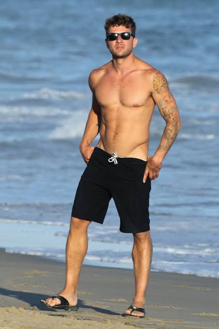 Locked0loaded's tweet photo. #beachhunks #cumgutter https://t.co/Dh4QBd9wD3