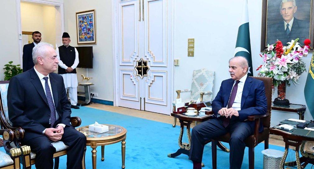 Prime Minister <a href="/CMShehbaz/">Shehbaz Sharif</a> reiterates Pakistan's unwavering support for Palestinian people and their right to self-determination
#RadioPakistan #news #Palestine <a href="/PakPMO/">Prime Minister's Office</a> 
radio.gov.pk/20-08-2024/pm-…