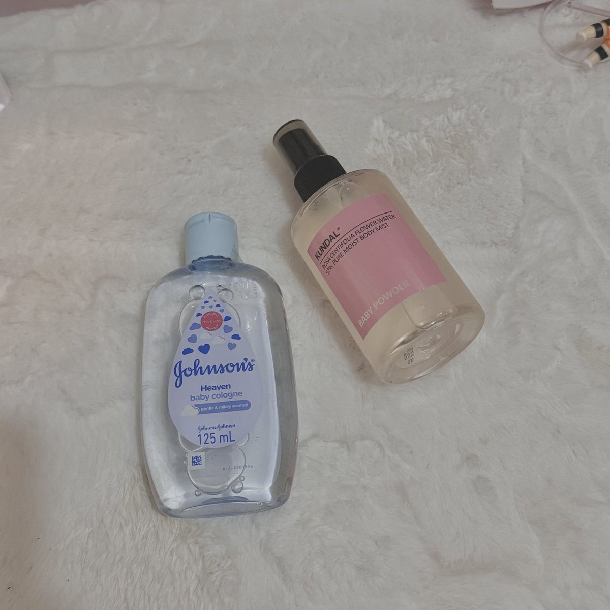cartniducki's tweet photo. i almost forgot about this! if u want to smell like haechan without spending too much, i reco going for Johnson's Heaven Baby Cologne and Kundal Baby Powder Perfume ( heavy on the Kundal!). haechan uses Kundal's lotion, so give their perfume a chance too! https://t.co/ym5xliDHsC