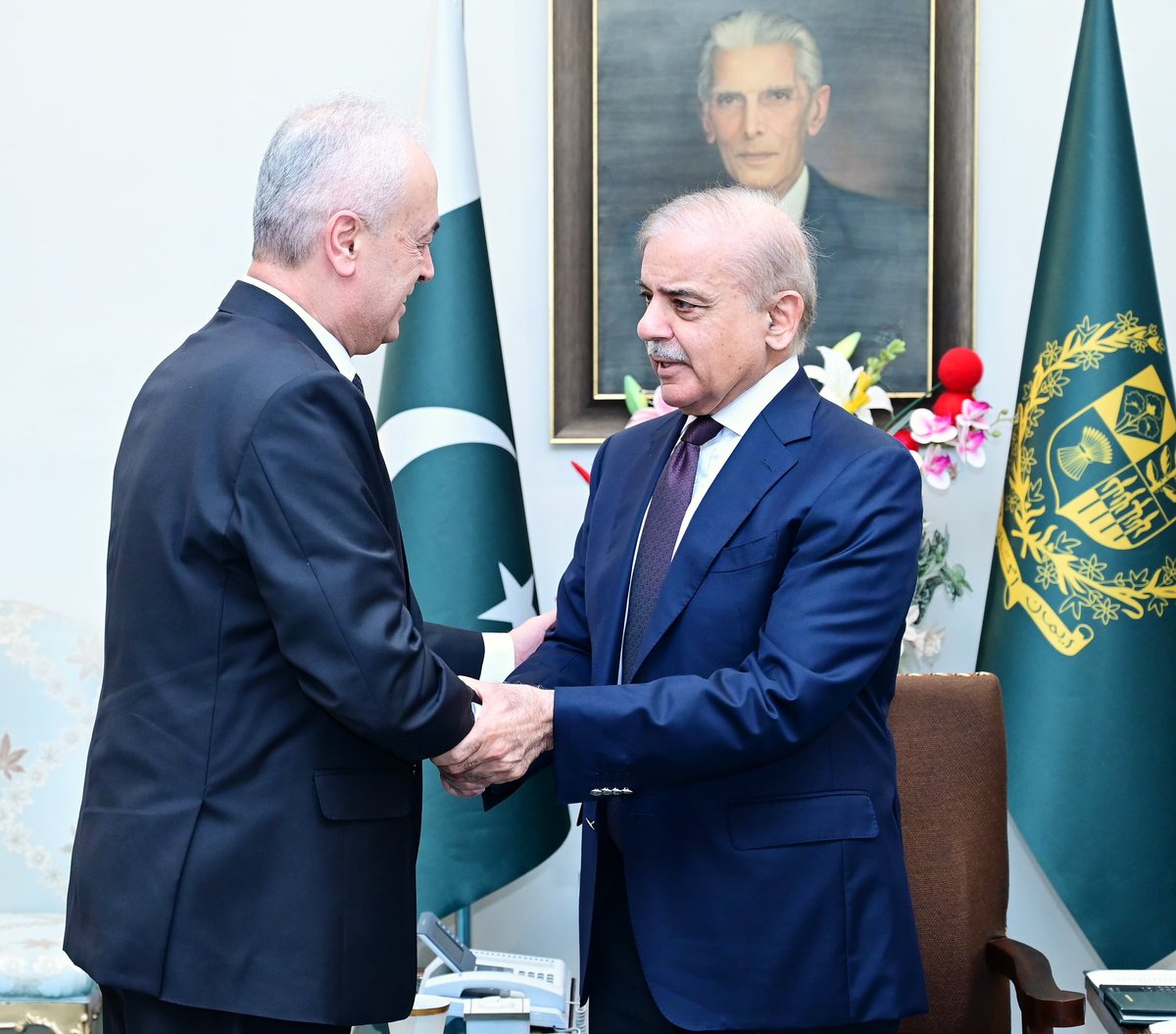 Prime Minister Muhammad Shehbaz Sharif met the outgoing Ambassador of Palestine, Amb. Ahmed Jawad A.A. Rabei. 

The Prime Minister reiterated Pakistan's unwavering support for the Palestinian people and their right to self-determination. He strongly condemned Israel’s barbaric