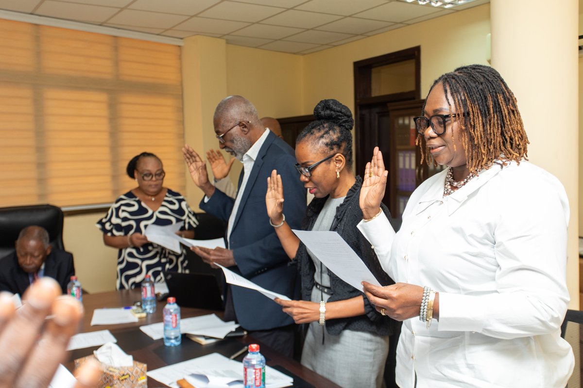 GARNETGHANA's tweet photo. We proudly announce that Prof @niinarkuquaynor ("the Father of Internet in #Africa") is our new Board Chair. He takes over from Prof. Clifford Nii Boi Tagoe, who has successfully ended his term 👏👏👏 A new Board has been inaugurated. @WACREN @AC3_News @moeghofficial @mocghana https://t.co/xzkfq26tFV