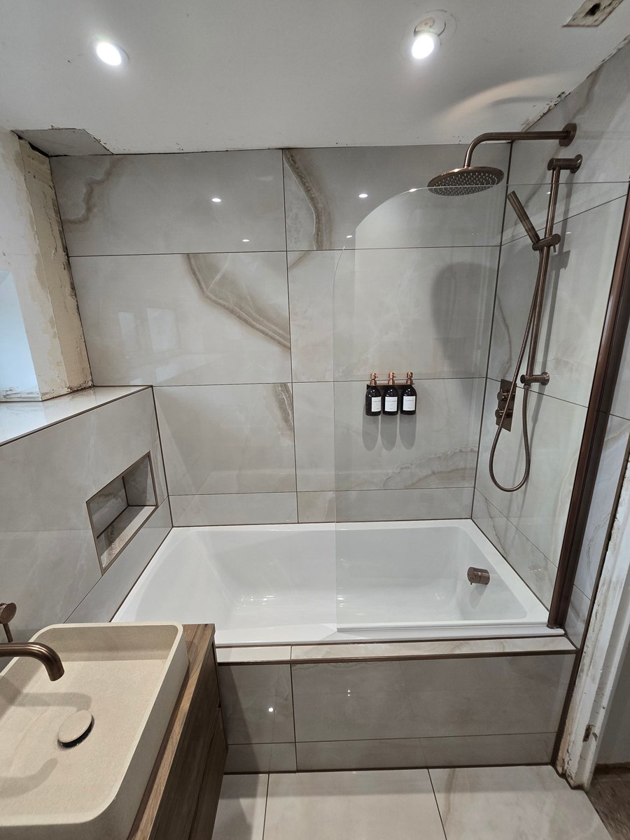 AirborneServ's tweet photo. Say goodbye to cramped and outdated! 

🚽🚿🛁🔧

Check out this stunning bathroom transformation 🚿🛁🚽

 #InteriorDesign #BathroomRenovation #SleekFixtures #RenovationIdeas #BathroomInspo #HomeImprovement #ModernBathroom
#bathroommakeover #plumbingperfection #modernstyle https://t.co/mgWU9o5SDt