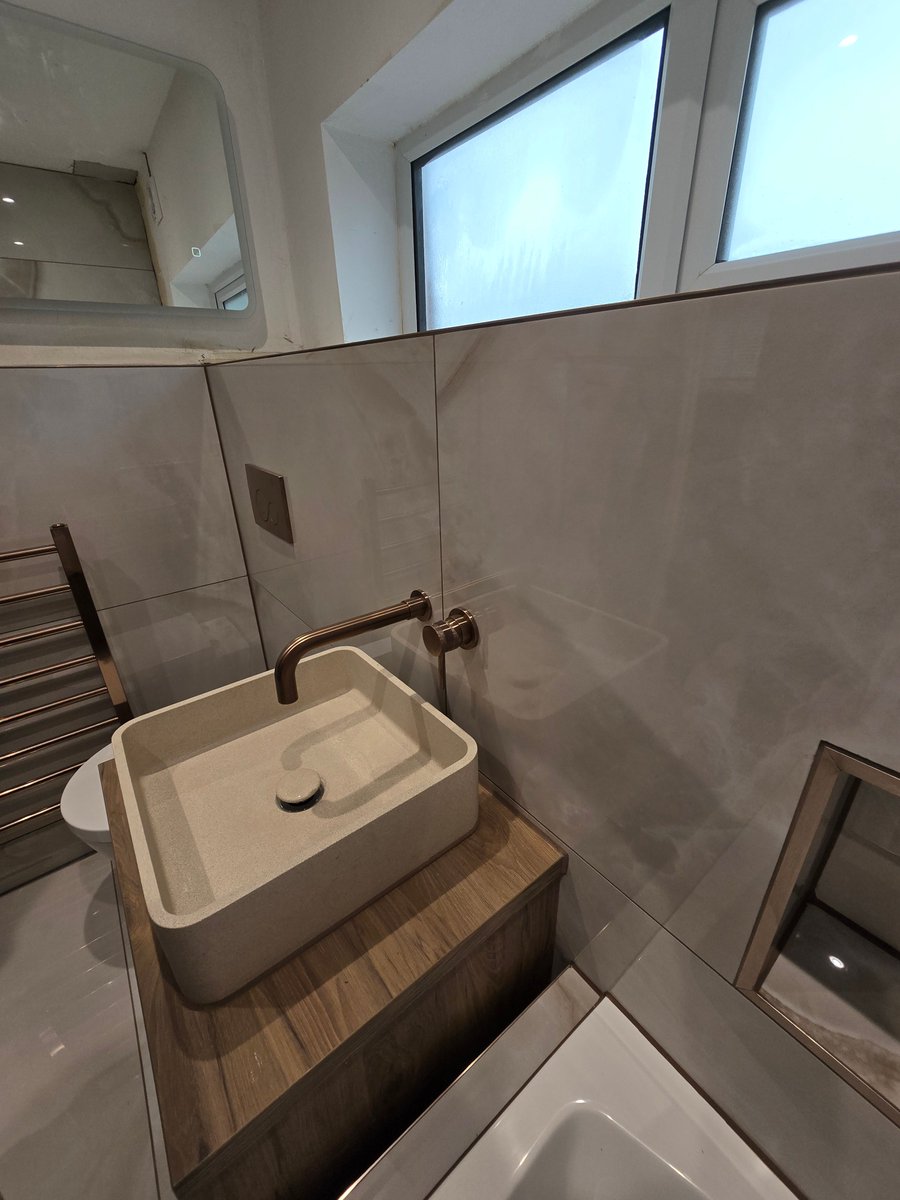 Say goodbye to cramped and outdated! 

🚽🚿🛁🔧

Check out this stunning bathroom transformation 🚿🛁🚽

 #InteriorDesign #BathroomRenovation #SleekFixtures #RenovationIdeas #BathroomInspo #HomeImprovement #ModernBathroom
#bathroommakeover #plumbingperfection #modernstyle